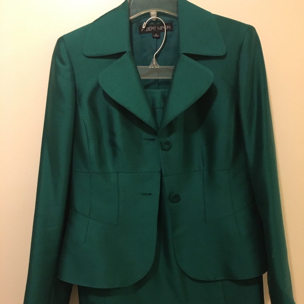 Albert Nipon Stunning Emerald Green Suit